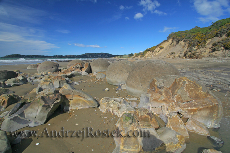 Meoraki Boulders